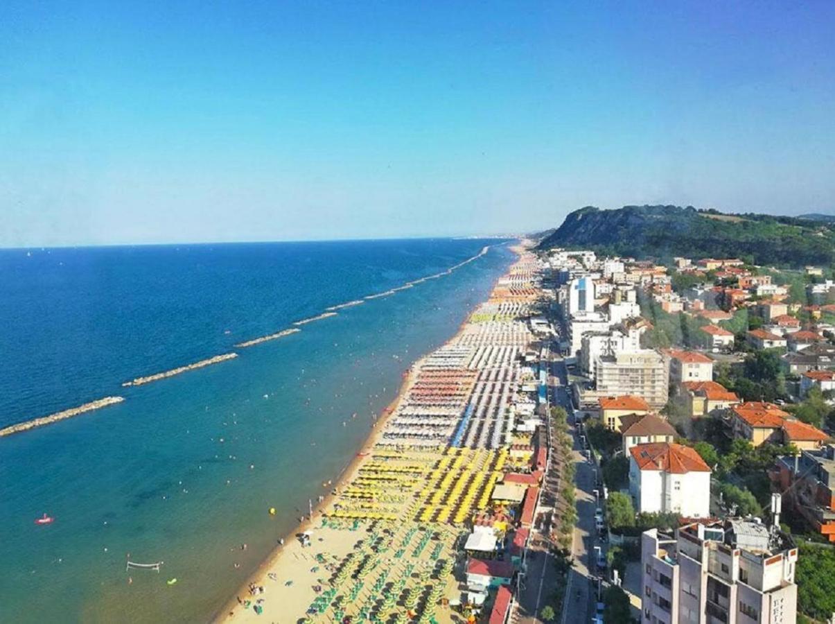 Casa Gramsci Luxury Apartment 페자로 외부 사진