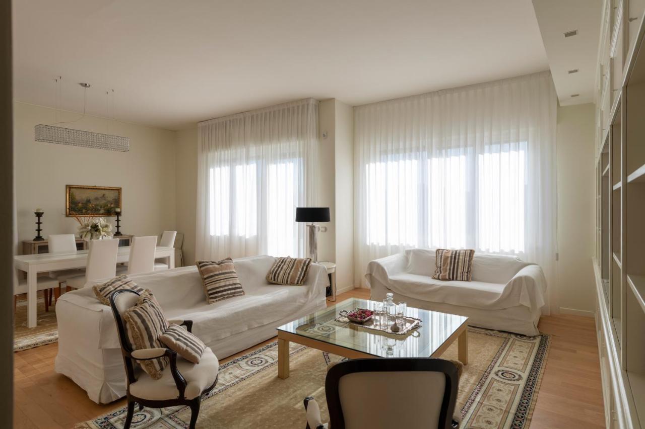 Casa Gramsci Luxury Apartment 페자로 외부 사진