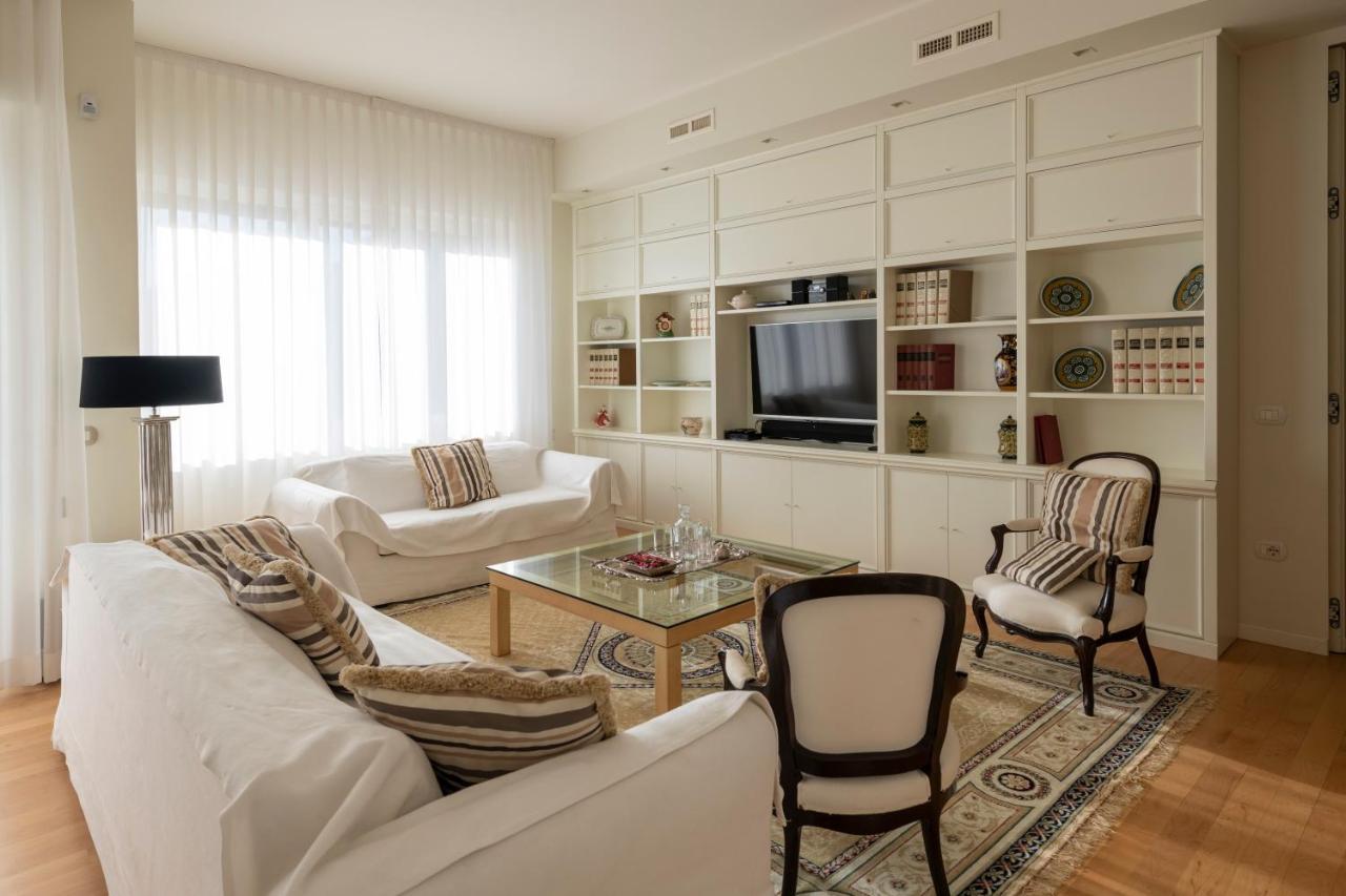 Casa Gramsci Luxury Apartment 페자로 외부 사진