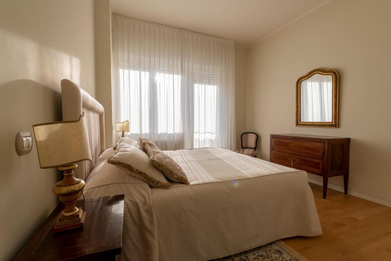 Casa Gramsci Luxury Apartment 페자로 외부 사진